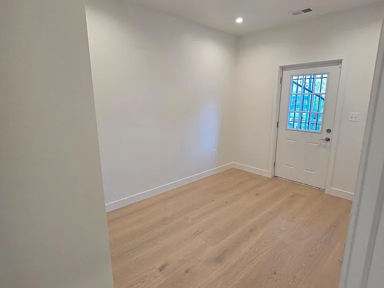 2536 Elvans Rd SE — Photo 9