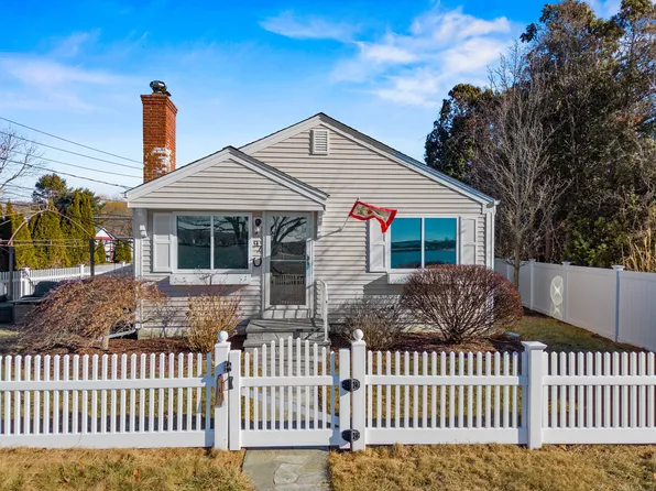 97 Niantic River Road, Waterford, CT 06385