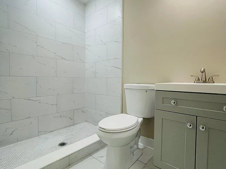 2725 Moore St #1 — Photo 3