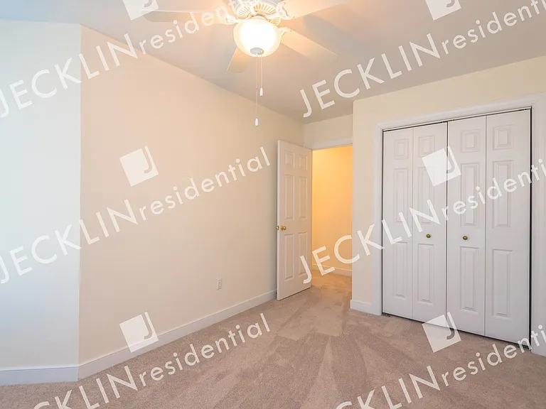 10653 Anna Marie Dr — Photo 32