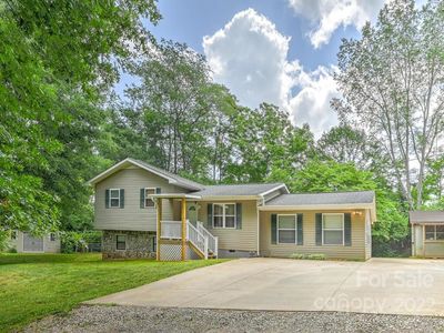 1 Mos Way, Candler, NC, 28715