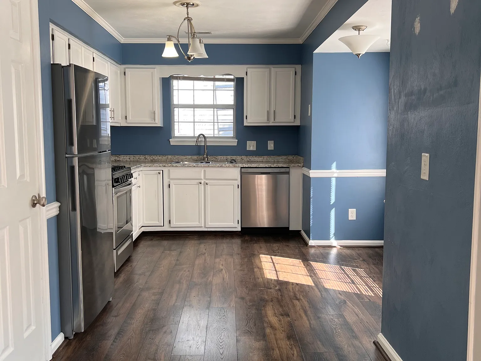 3 bed, 1430 sqft, $2,400 — Photo 3