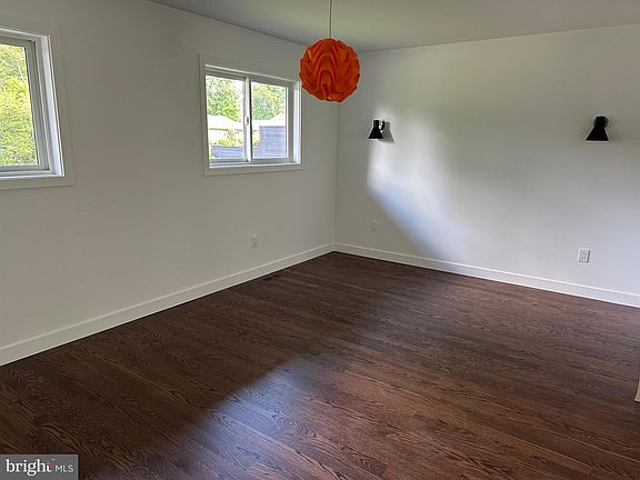 5th image of 713 Woodfield Rd