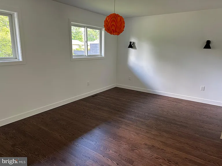 713 Woodfield Rd — Photo 12