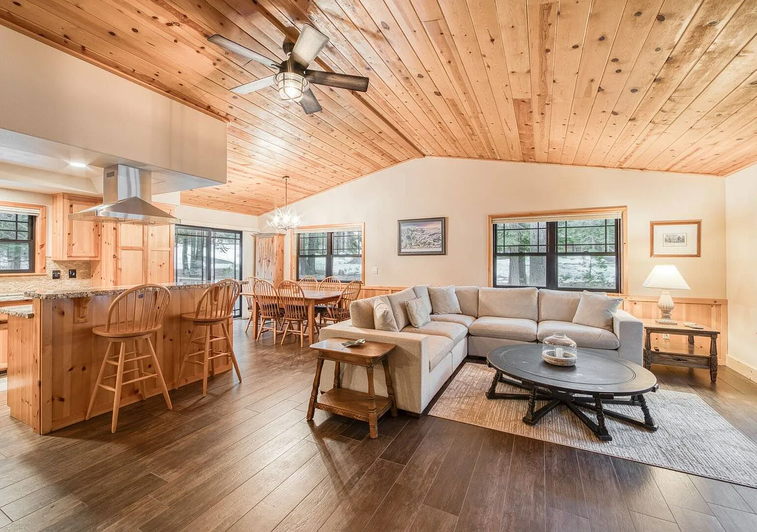 3 bed, 1400 sqft, $7,000 — Photo 3