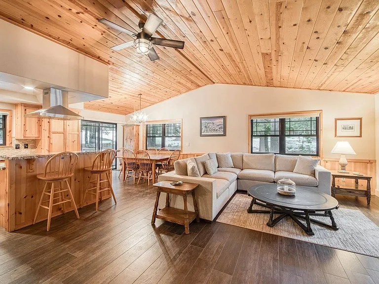12055 Schussing Way — Photo 3