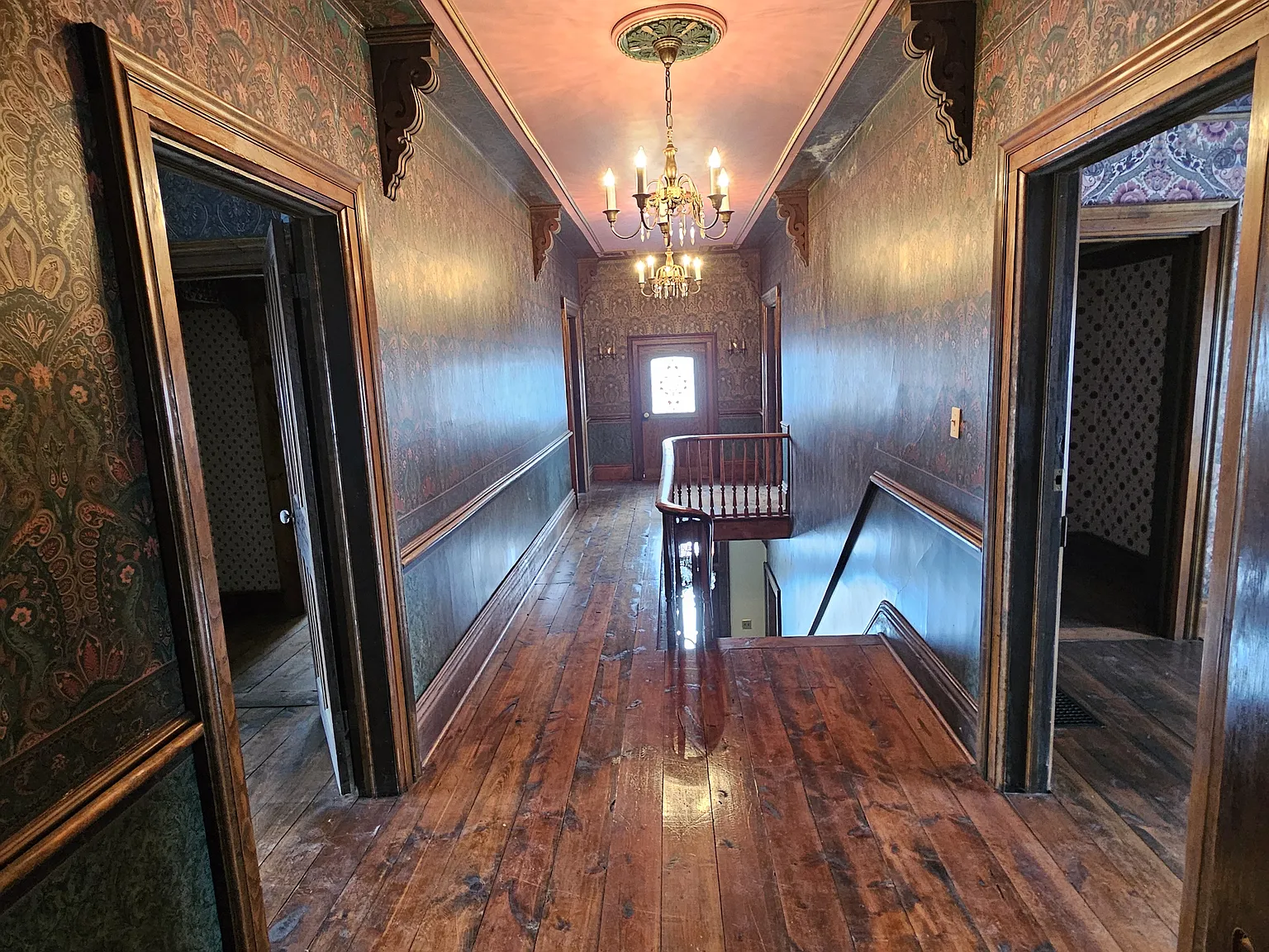 4 bed, 3.5 bath, 3633 sqft, $1,850 — Photo 1