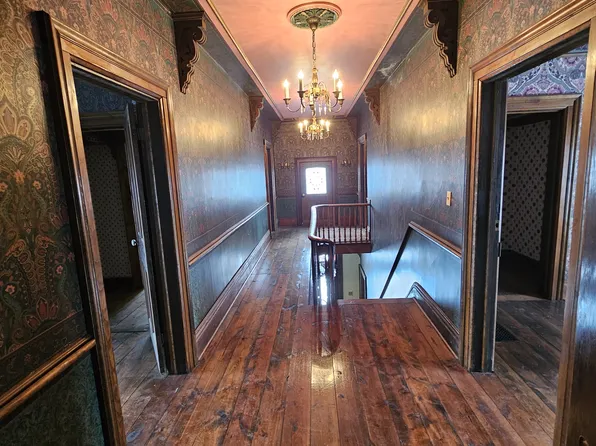 320 S State St, Marengo, IL 60152