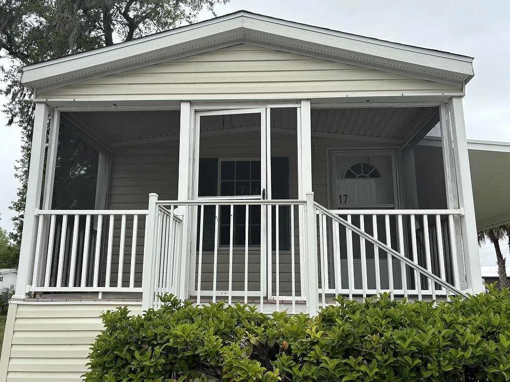 2 bed, 2.0 bath, 896 sqft, $1,299 — Photo 1