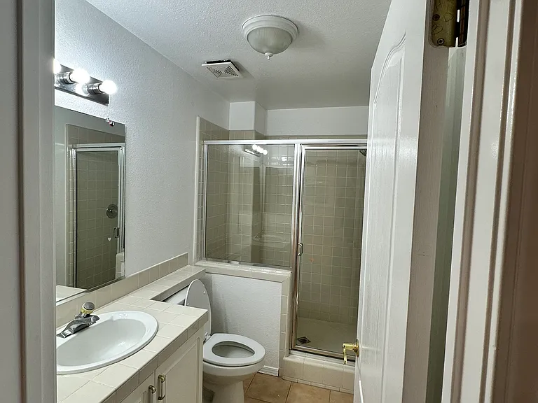 5753 W Bedford Ave — Photo 8