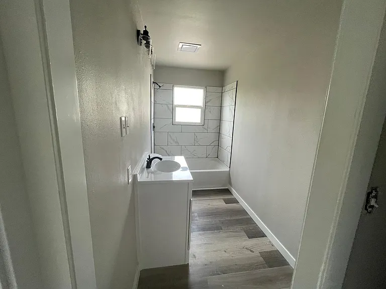 544 S Donovan St #A — Photo 13