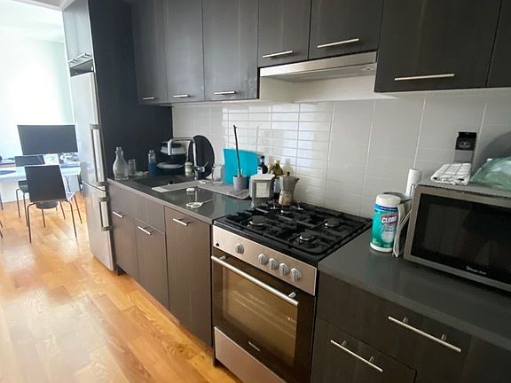 2nd image of 169 Graham Ave #607A