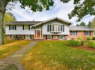 9524 Edge O Woods Dr, Cedarburg, WI 53012