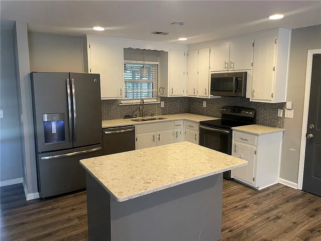 3 bed, 2.0 bath, 1514 sqft, $2,100 — Photo 4