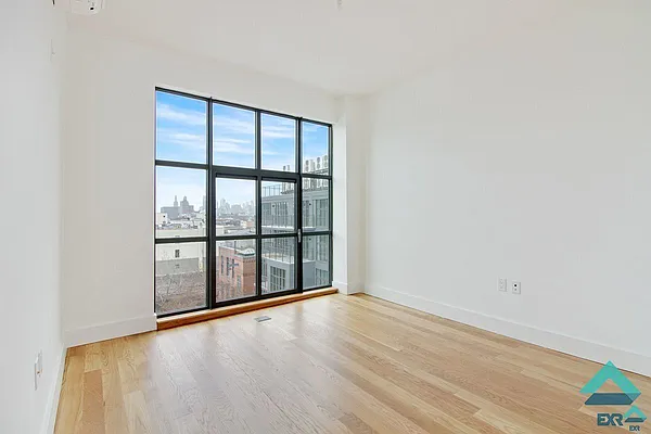 Rented by EXR | media 12