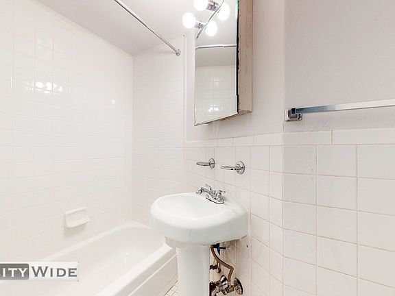 5th image of 224 E 70th St APT 8