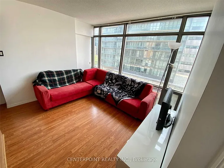 37 Grosvenor St #603 — Photo 5