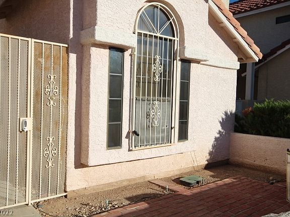 3rd image of 204 Persimmon Ct