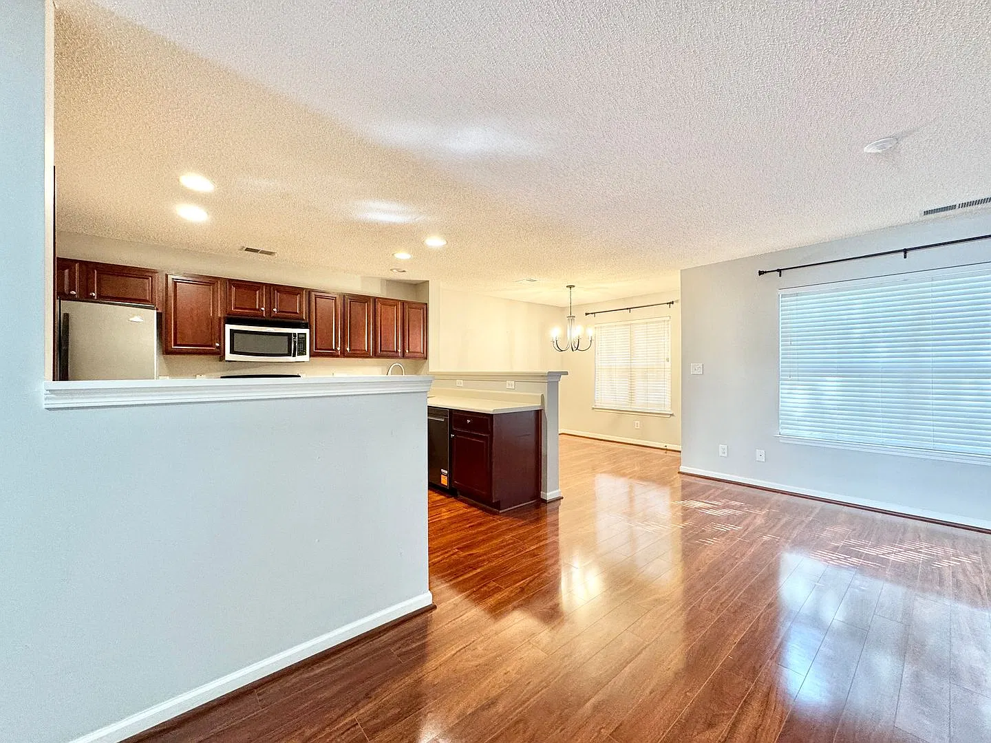 2 Bedroom Townhome in McAlister's Place! — Photo 4