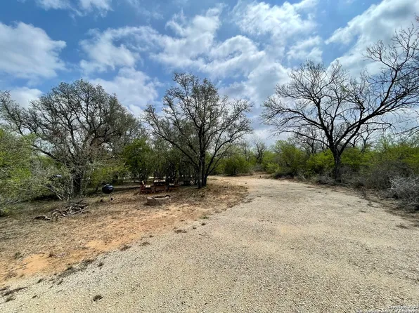 TRACT 6 CR 1670, Moore, TX 78057