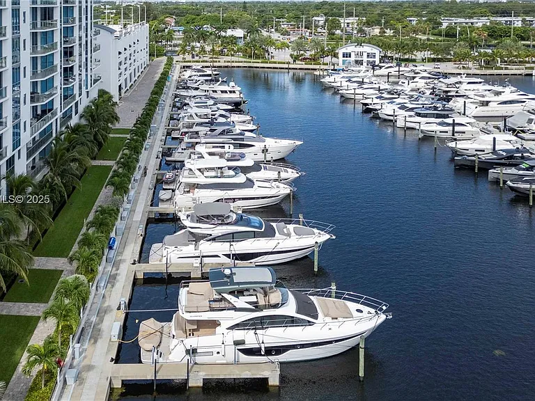 17111 Biscayne Blvd #1709 — Photo 48