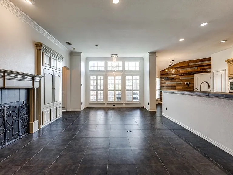 4684 Old Pond Dr — Photo 5