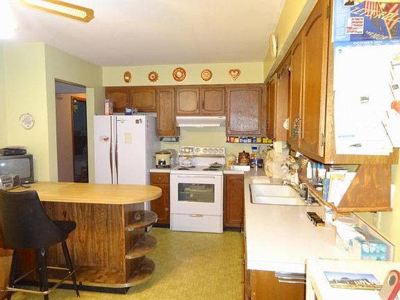 2nd image of 1006 Belmont St