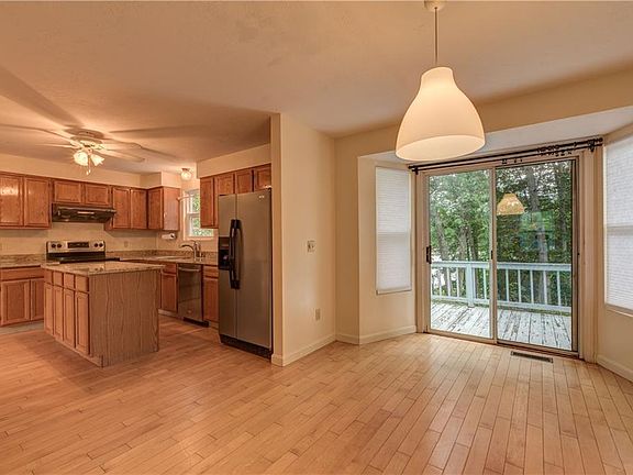 5th image of 226 Posnegansett Ave