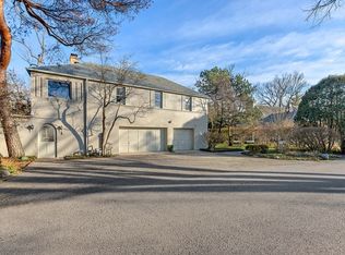 111 Thorntree Ln, Winnetka, IL 60093