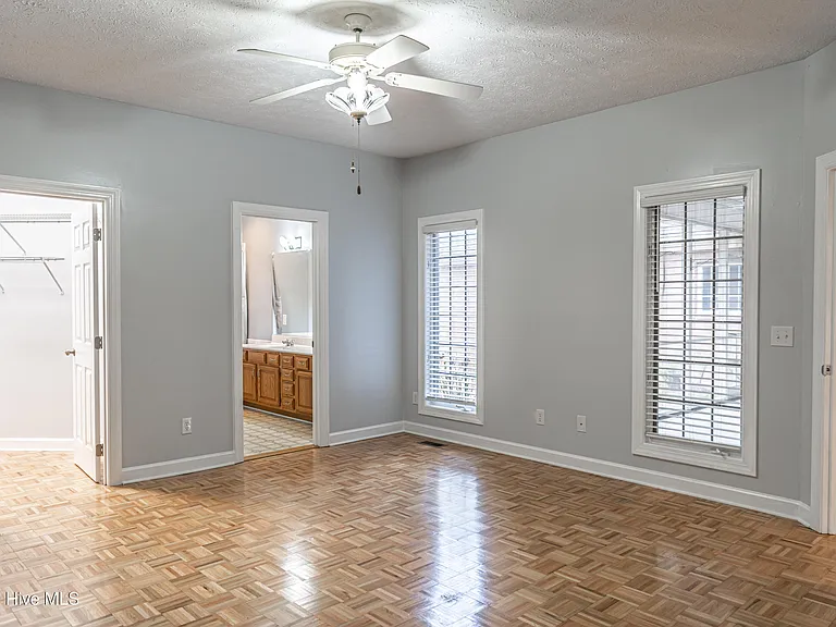 12 Wildwood Ln — Photo 29