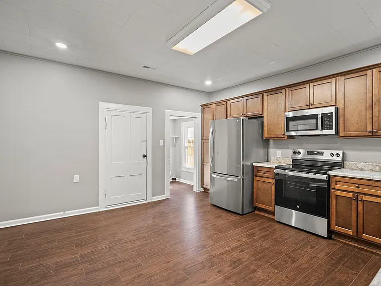 6081 Lakeview Rd — Photo 16