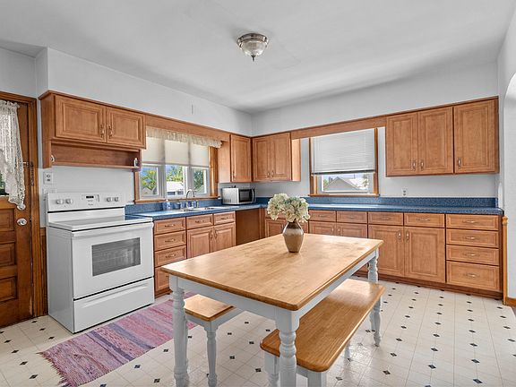 2nd image of 710 Division St