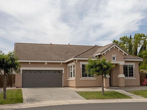 3rd image of 700 Alcantar Cir