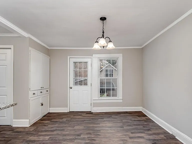 721 Broad St — Photo 7