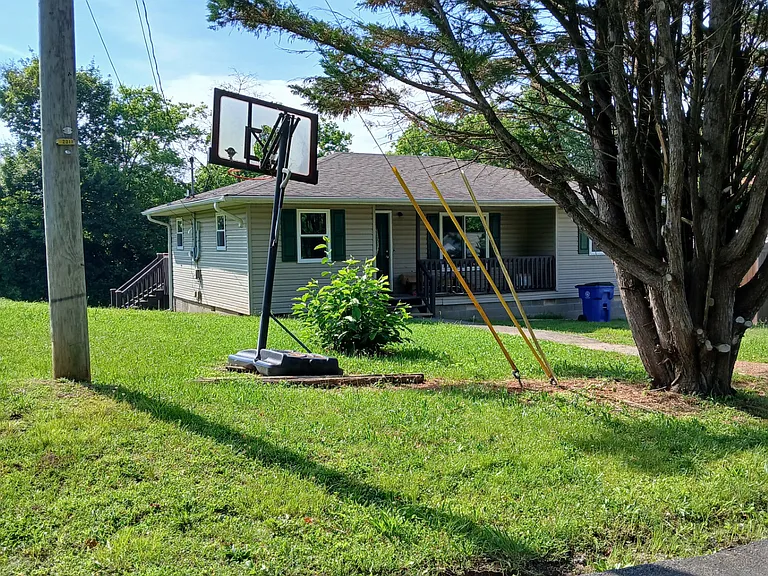 285 High St SE — Photo 1