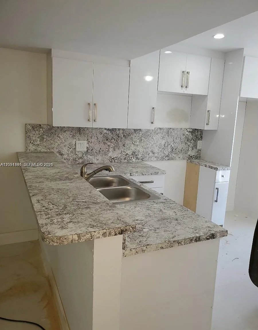 Oasis En Mango Hill Condo — Photo 2