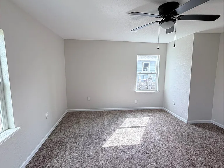 2915 Creston Dr — Photo 8