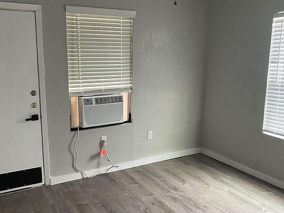 3rd image of 906 Harris Ave #1