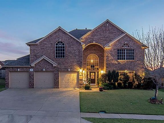 2nd image of 303 Palomino Ln
