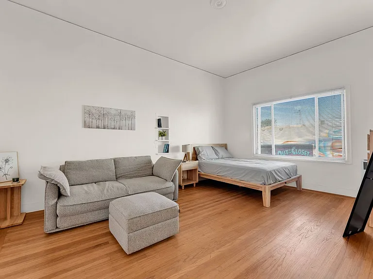 2091 California Street — Photo 11