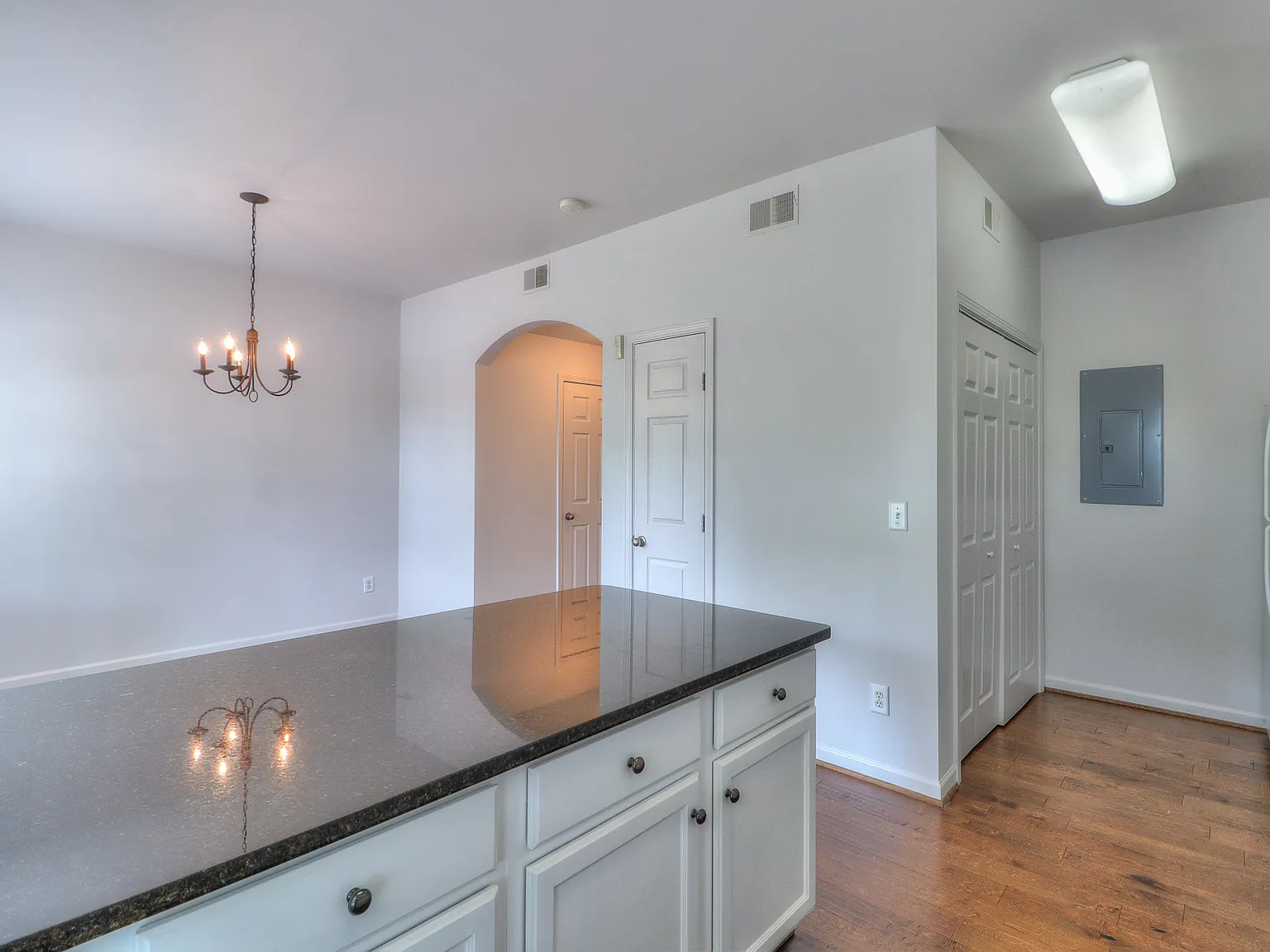 702 Vernon Avenue - 1 — Photo 3