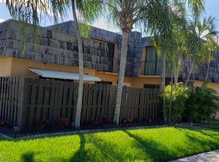 1003 Waterview Dr, Palm Springs, FL 33461