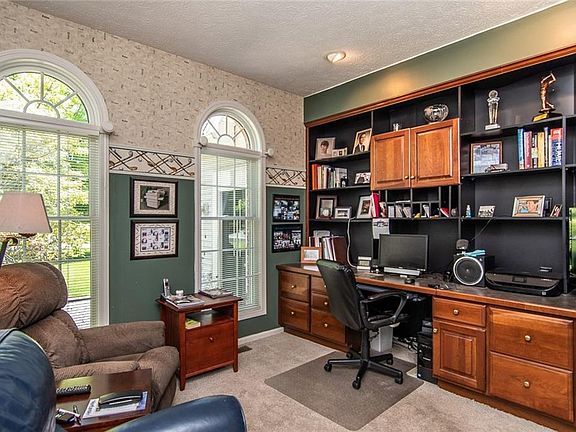 5th image of 563 Dunnbridge Dr