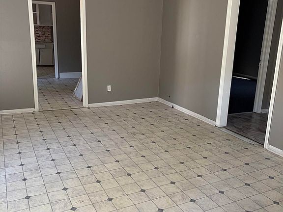 3rd image of 409 Wilson St