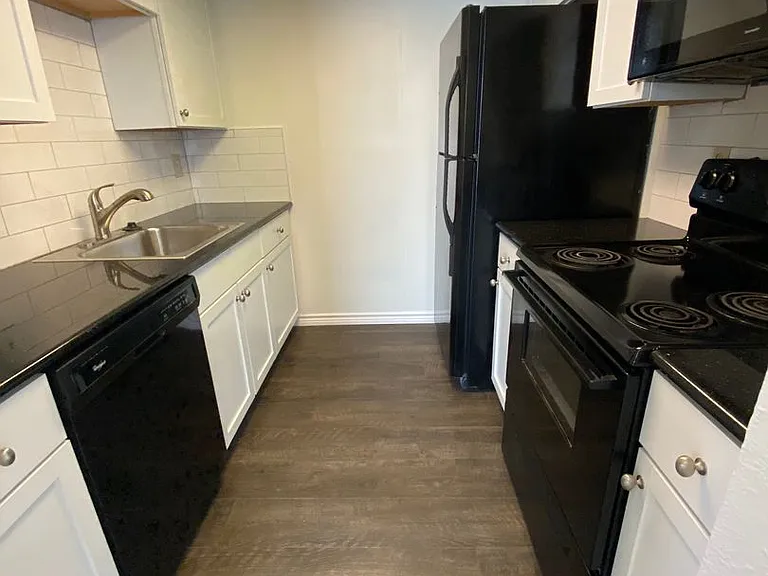 2401 Leon St #206 — Photo 10