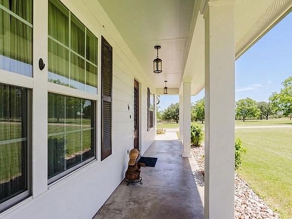 5th image of 472 Chesnut Ln