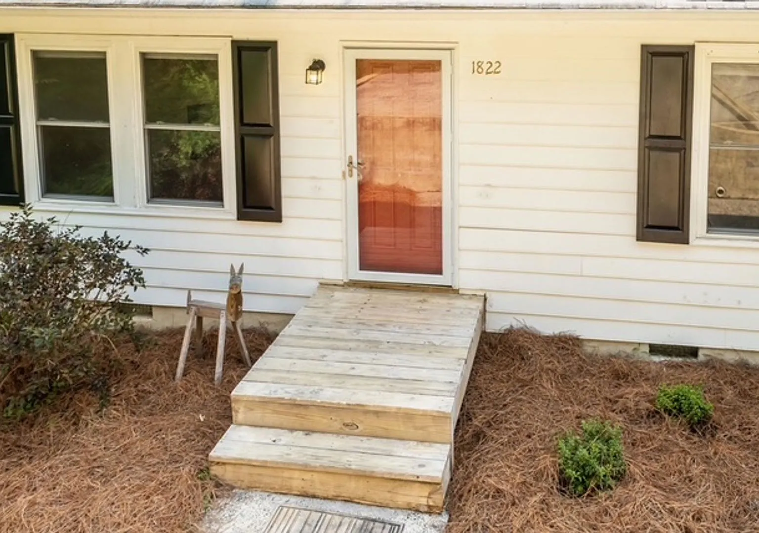 Charming 2 bed/2bath with flex space and amazing outdoor area! — Photo 3