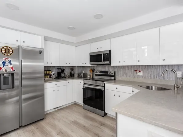 2 Kendall St Unit 2, Walpole, MA 02081