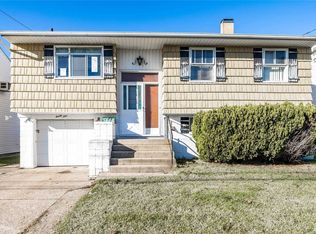 29 E 1st St, Freeport, NY 11520