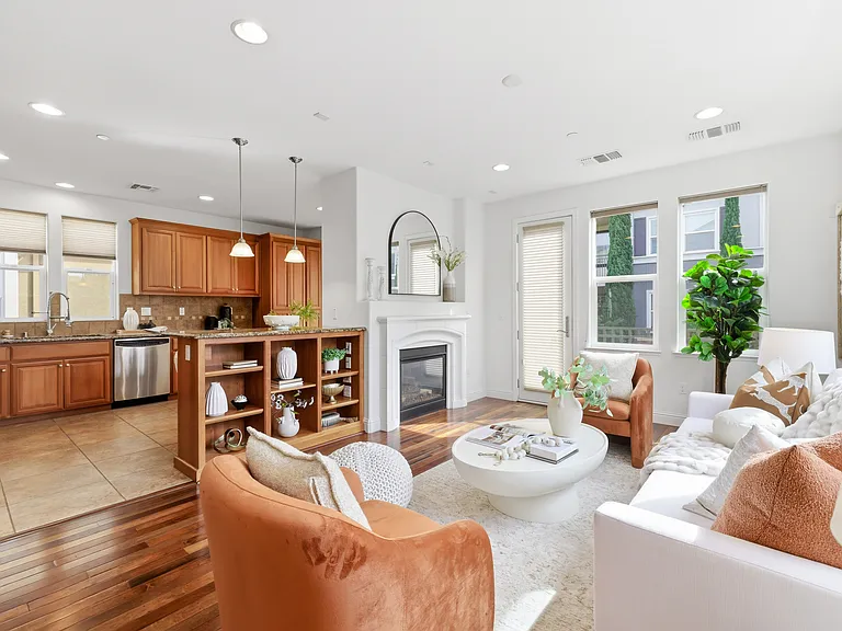 3553 Meyer Pl — Photo 4